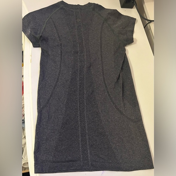 gray size 4 swiftly tech lululemon - Picture 2 of 3